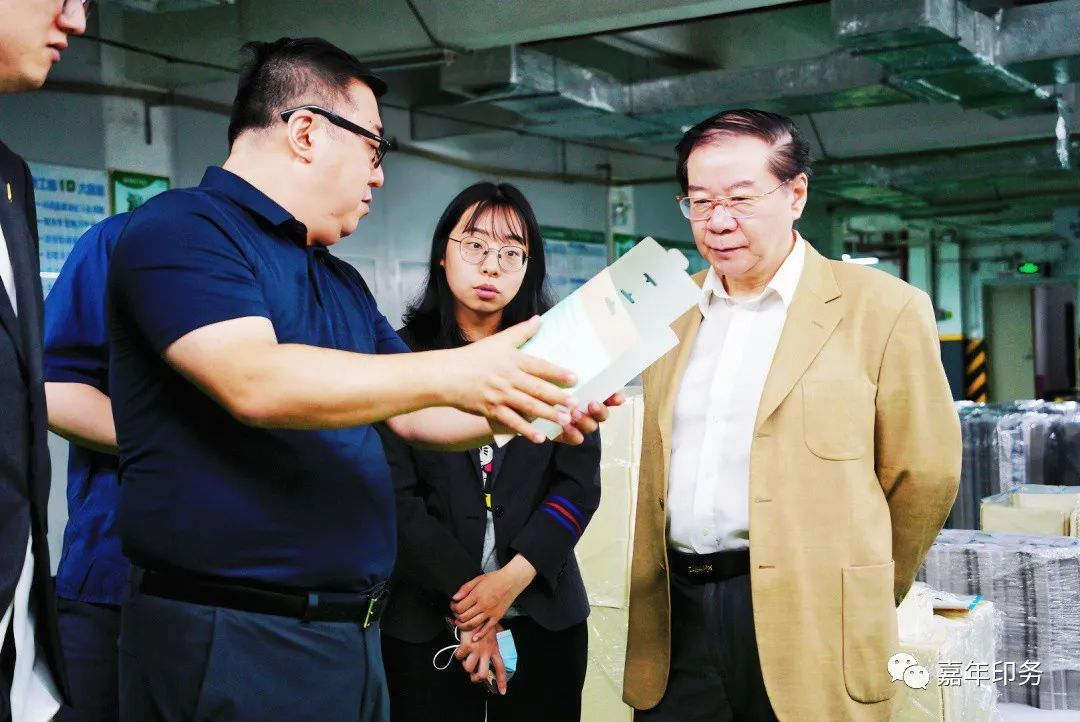 中国人民大学商学院杨杜教授携企业文化专家组及盈投集团代表一行到腾博会印务调研
